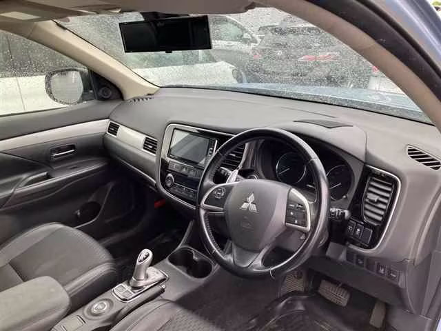 MITSUBISHI OUTLANDER