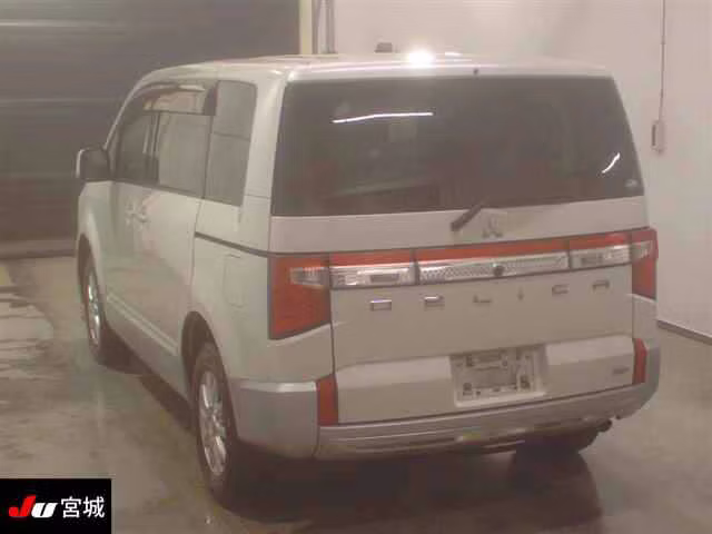 MITSUBISHI DELICA D:5