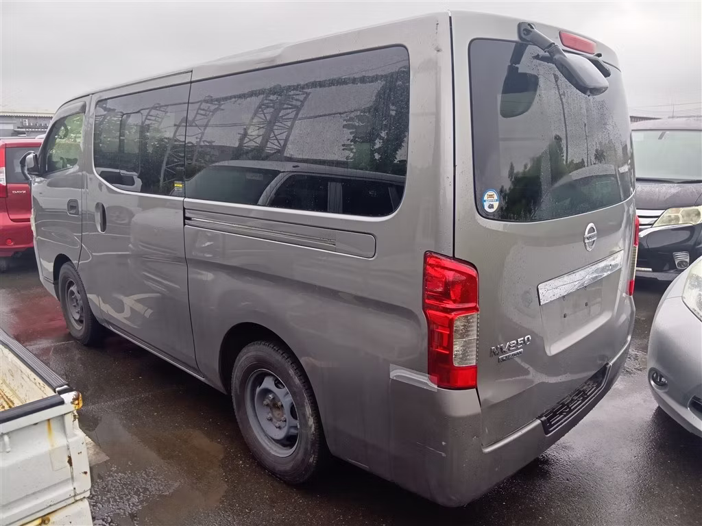 NISSAN NV350 CARAVAN