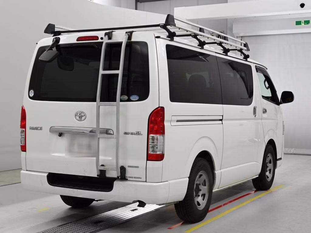 TOYOTA REGIUS ACE