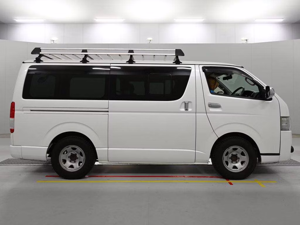 TOYOTA REGIUS ACE