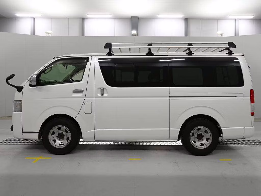 TOYOTA REGIUS ACE
