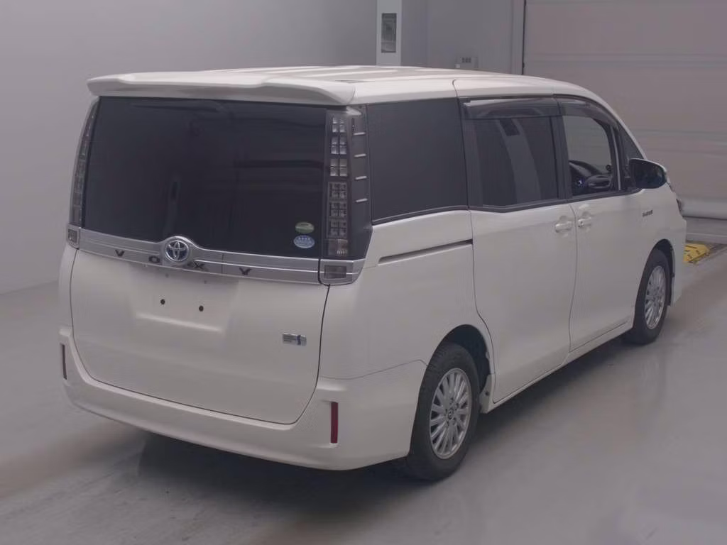 TOYOTA VOXY