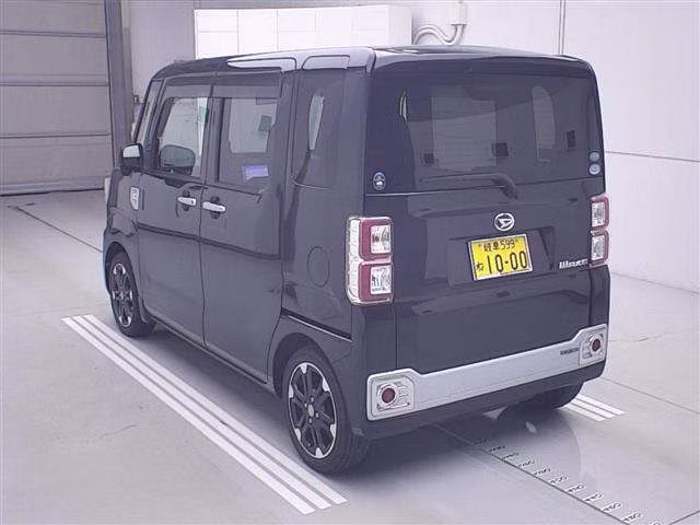 DAIHATSU WAKE