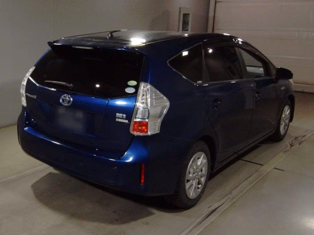 TOYOTA PRIUS ALPHA