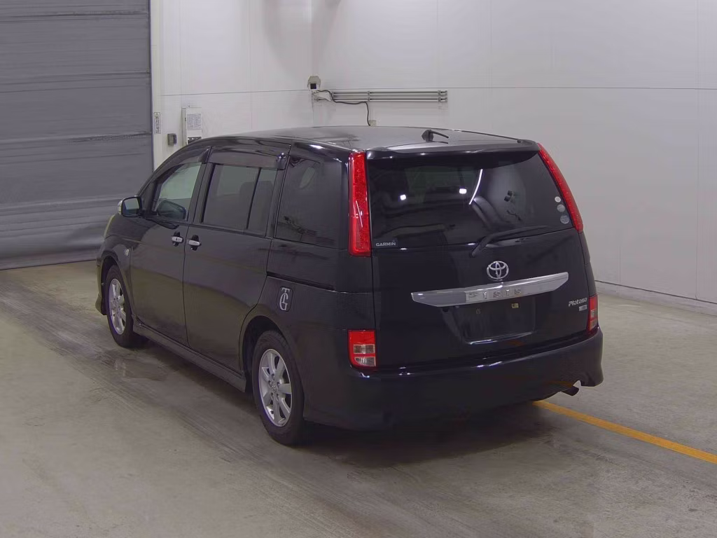 TOYOTA ISIS
