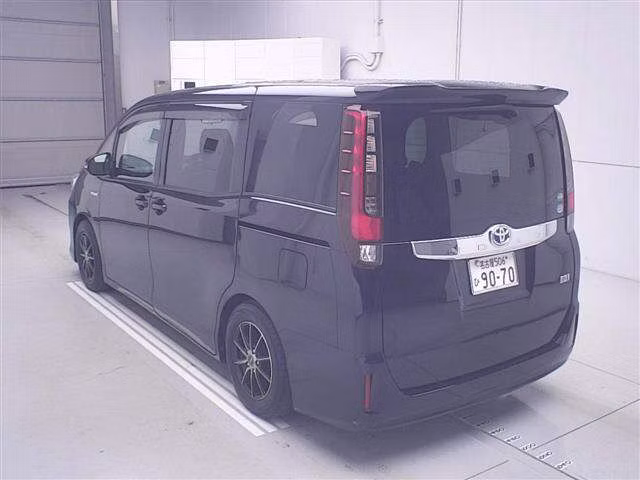 TOYOTA NOAH