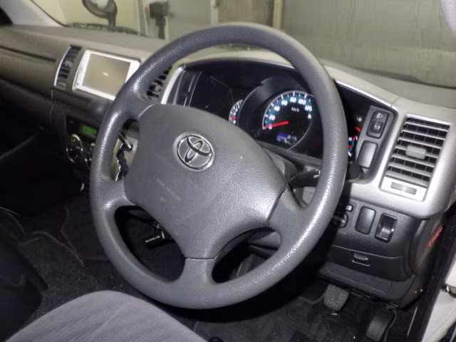 TOYOTA REGIUS ACE