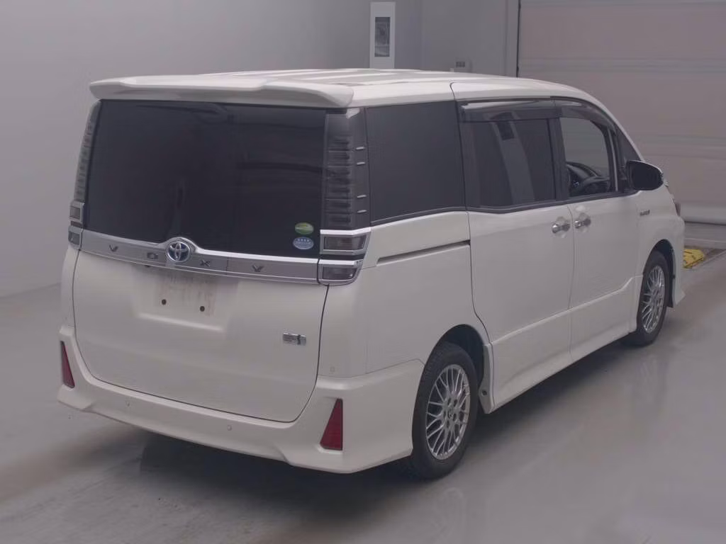 TOYOTA VOXY