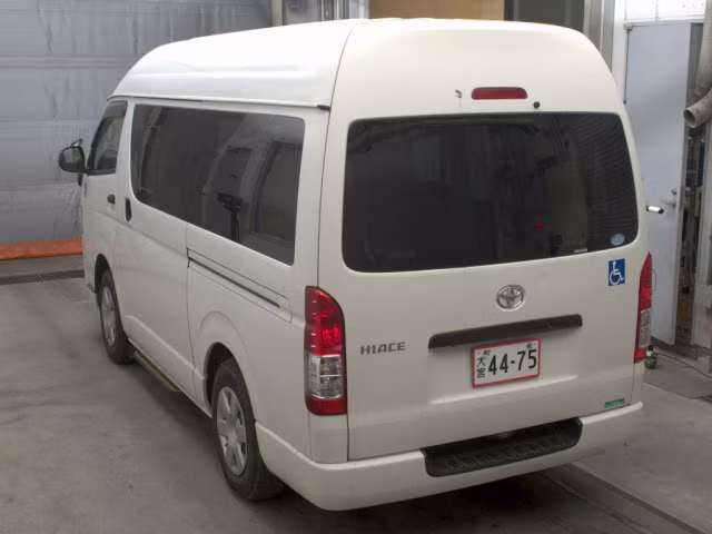 TOYOTA REGIUS ACE