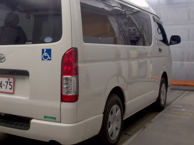 TOYOTA REGIUS ACE