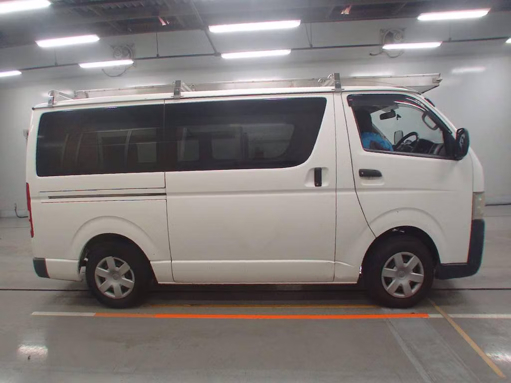 TOYOTA REGIUS ACE