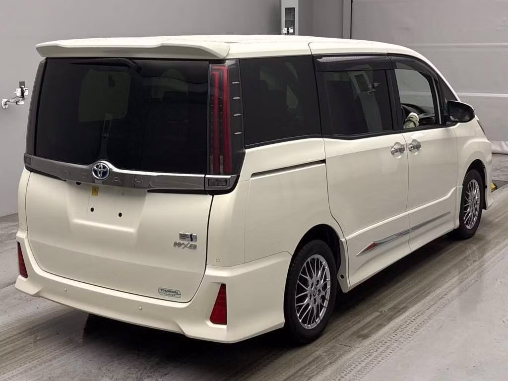 TOYOTA NOAH