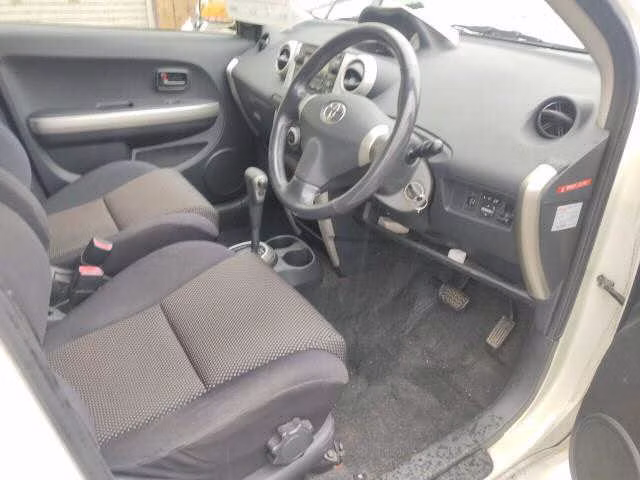 TOYOTA IST