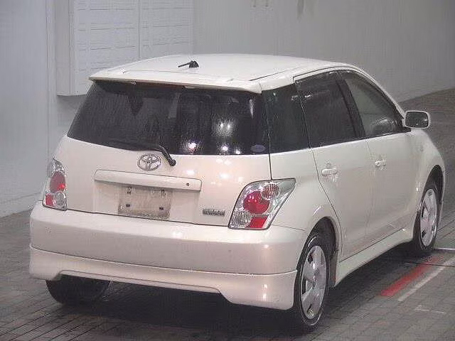 TOYOTA IST