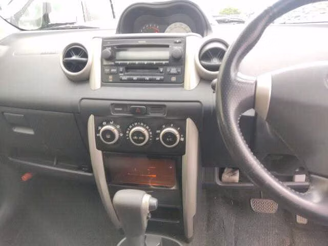 TOYOTA IST