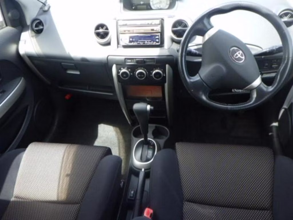 TOYOTA IST