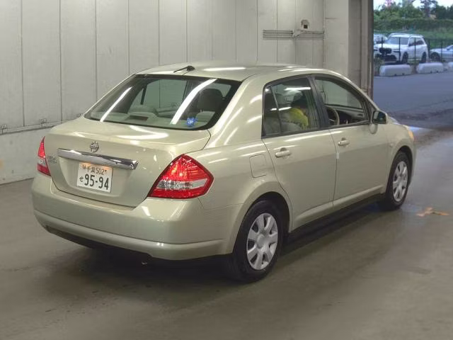 NISSAN TIIDA LATIO