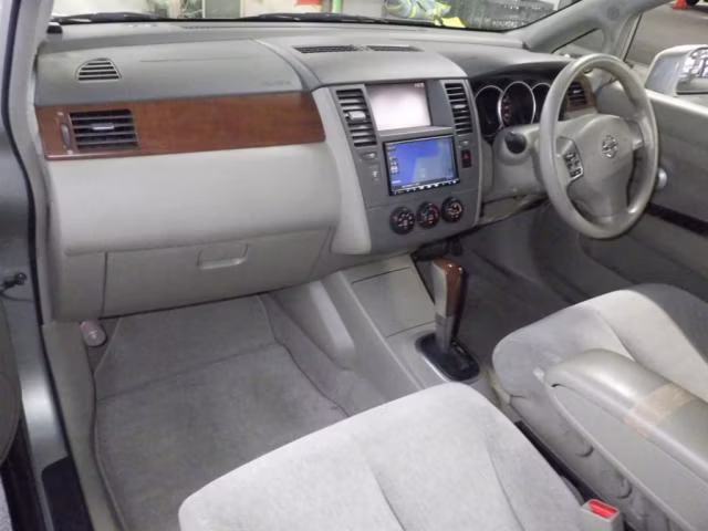 NISSAN TIIDA LATIO