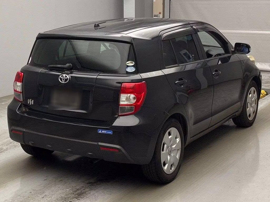 TOYOTA IST