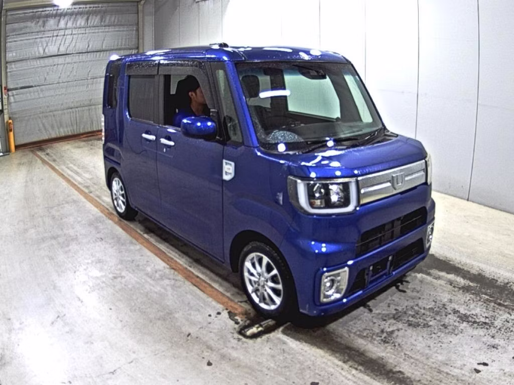 DAIHATSU WAKE