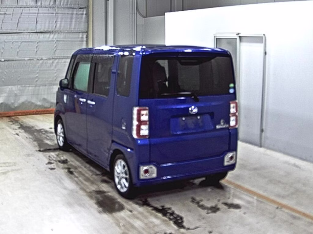 DAIHATSU WAKE