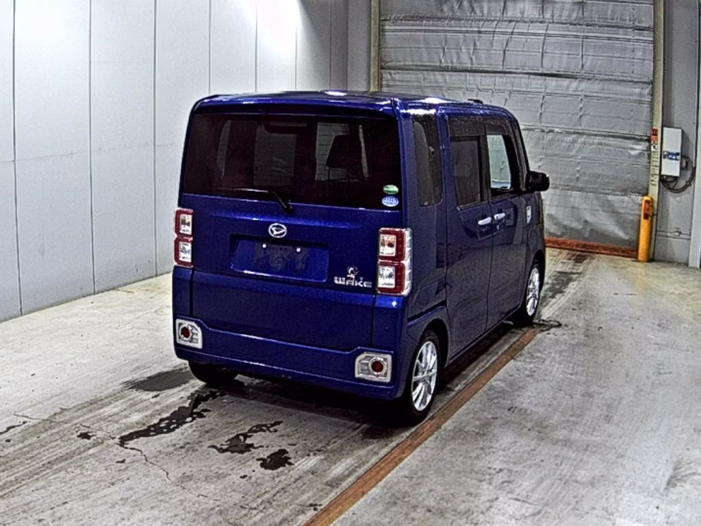 DAIHATSU WAKE