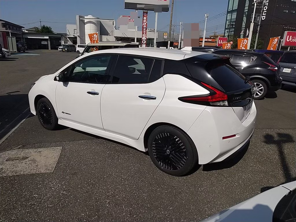 NISSAN LEAF