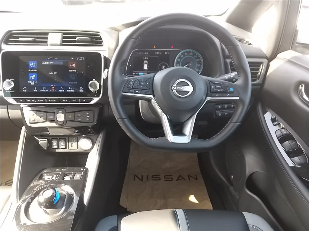 NISSAN LEAF