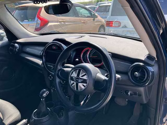 MINI HATCH