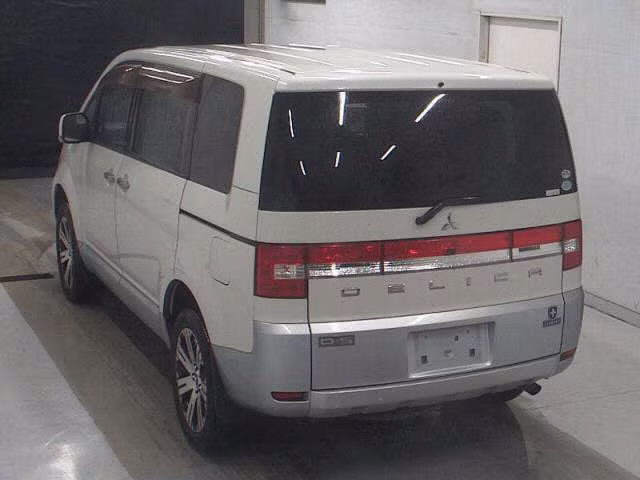 MITSUBISHI DELICA D:5
