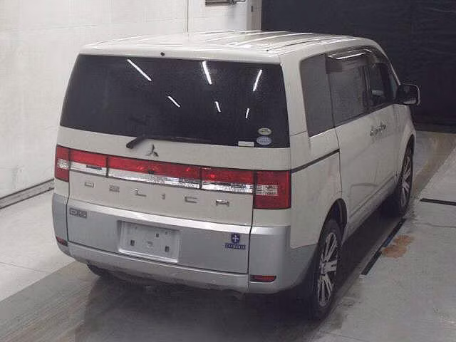 MITSUBISHI DELICA D:5