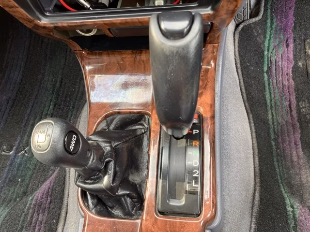 TOYOTA HILUX SURF