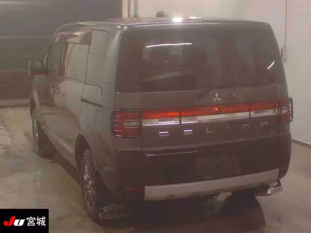 MITSUBISHI DELICA D:5