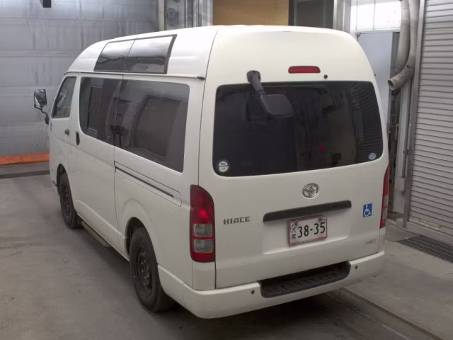 TOYOTA REGIUS ACE