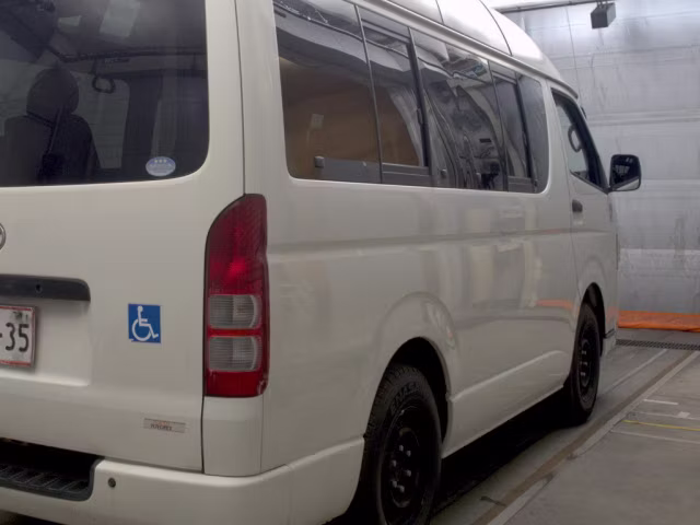 TOYOTA REGIUS ACE
