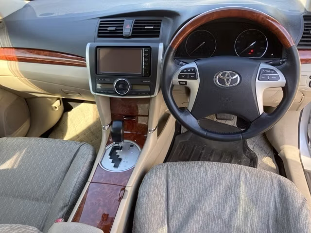 TOYOTA PREMIO