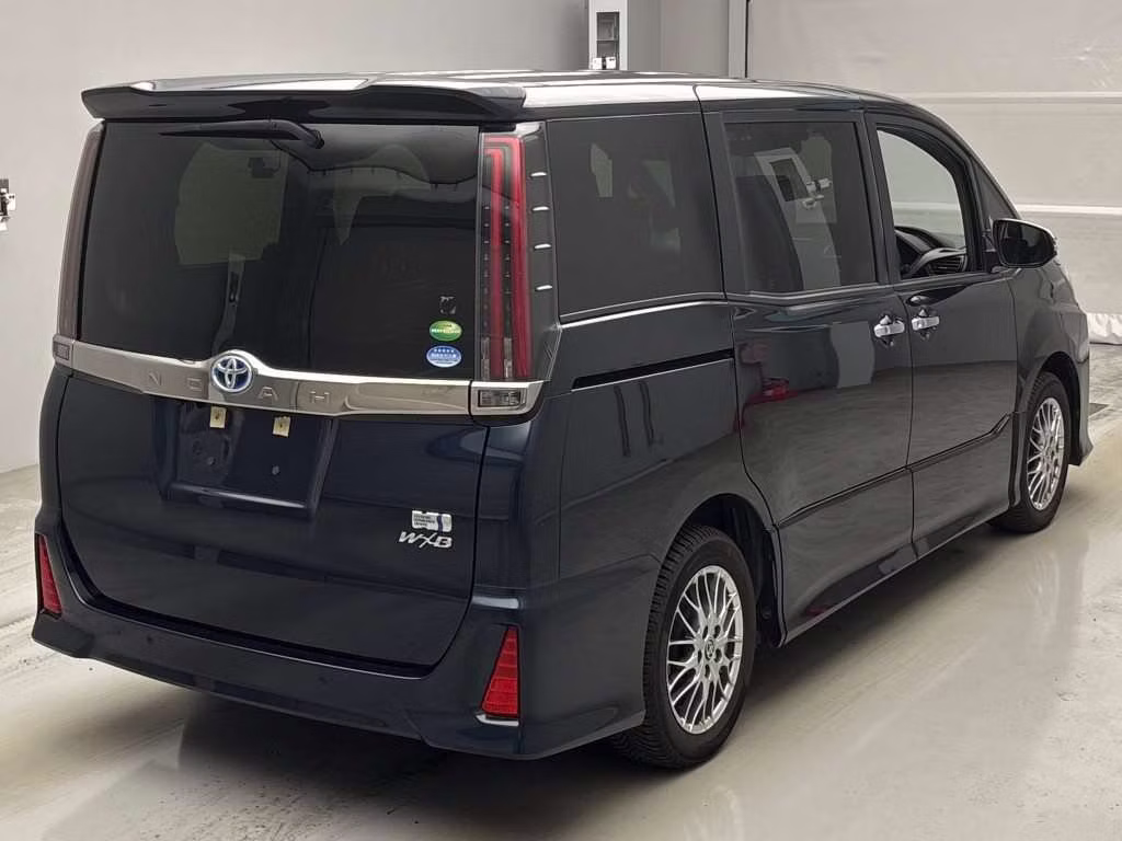 TOYOTA NOAH