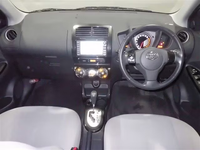 TOYOTA IST