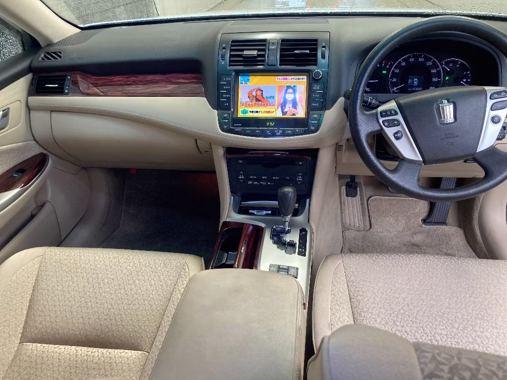 TOYOTA CROWN