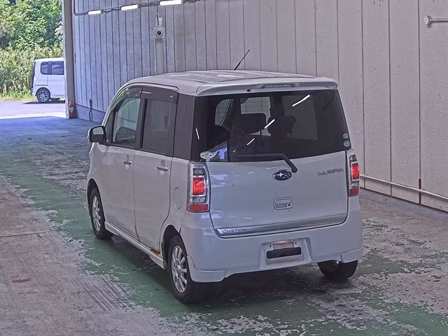 SUBARU LUCRA