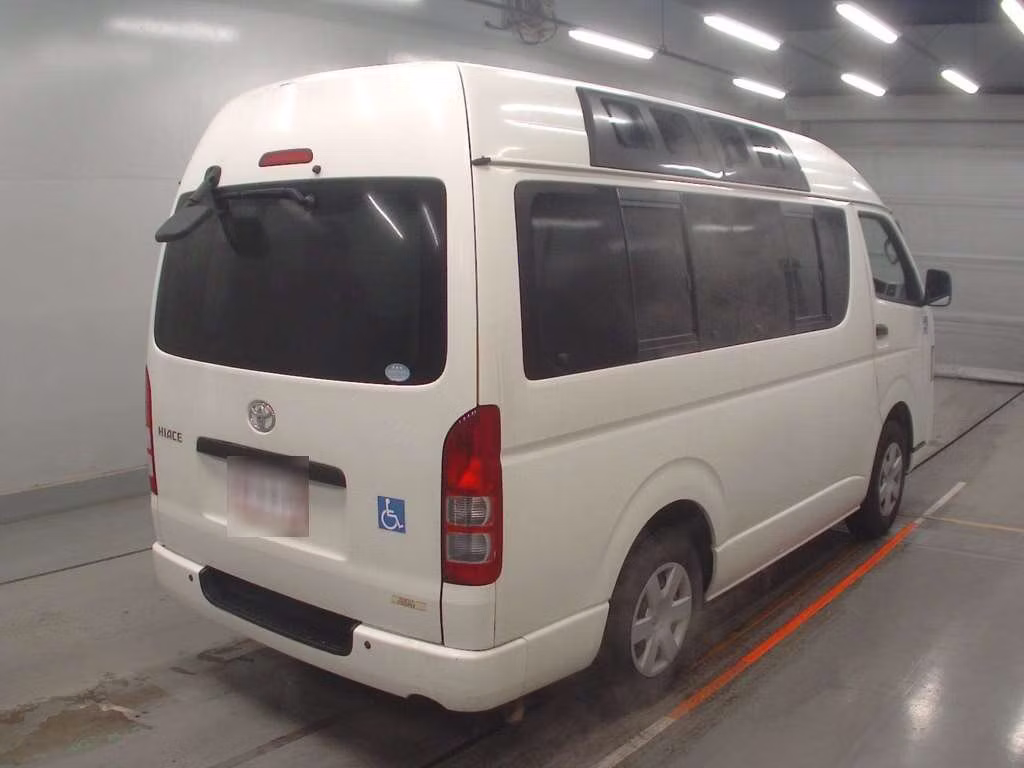 TOYOTA REGIUS ACE