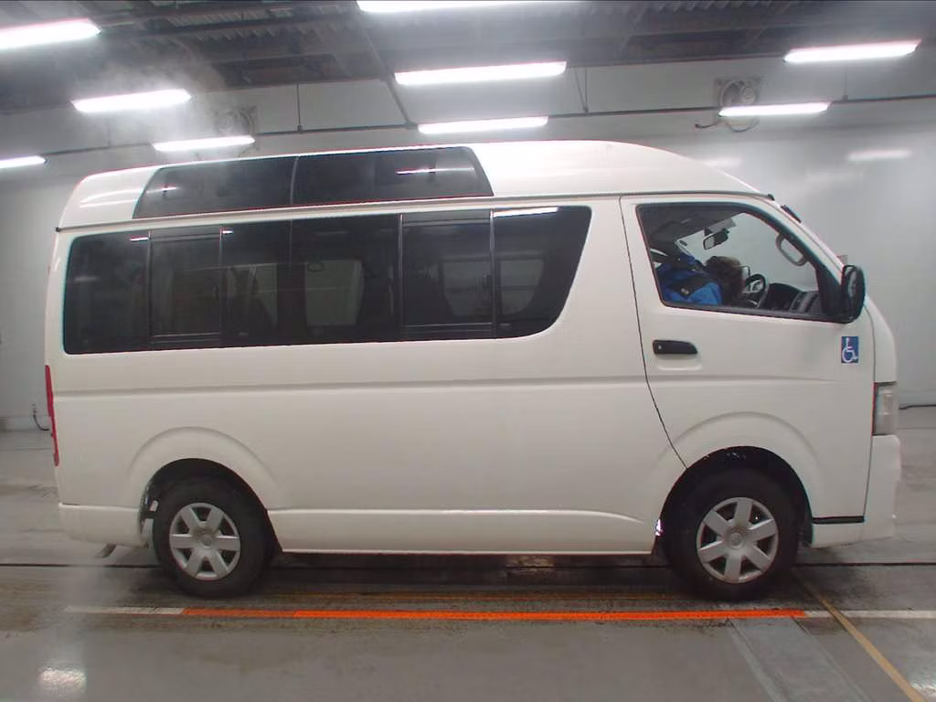 TOYOTA REGIUS ACE