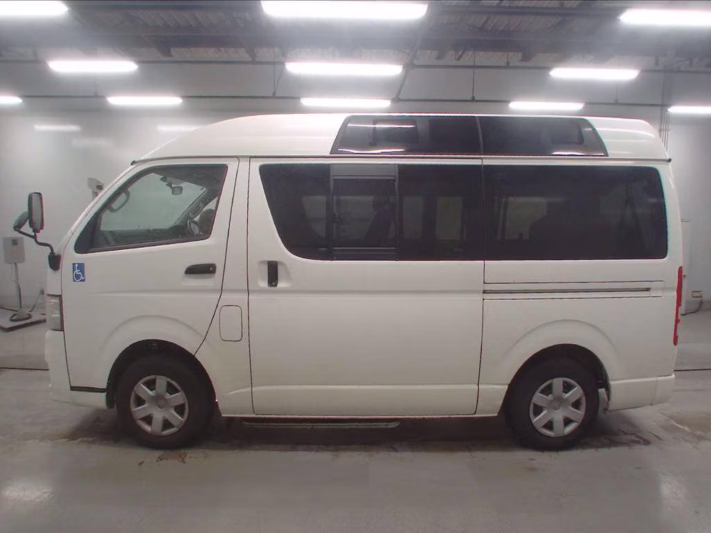 TOYOTA REGIUS ACE