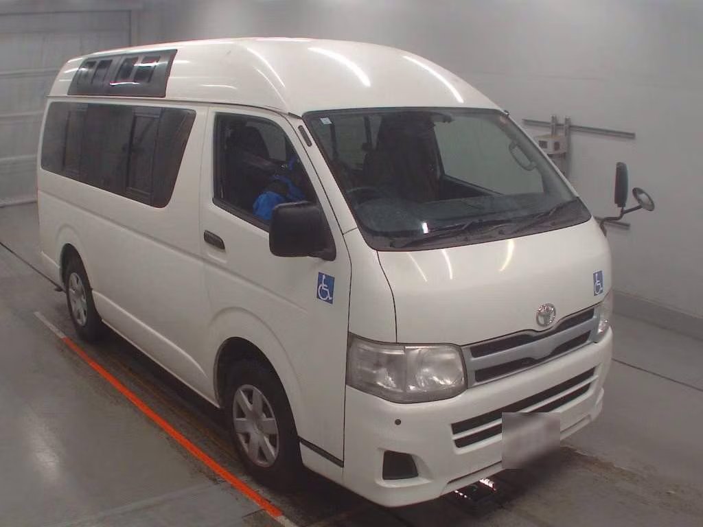 TOYOTA REGIUS ACE
