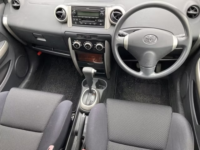 TOYOTA IST