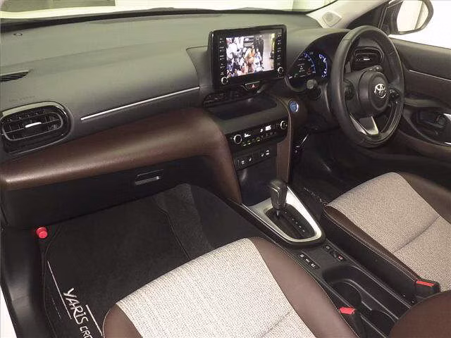 TOYOTA YARIS CROSS