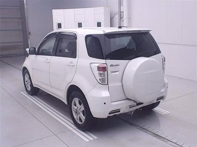 TOYOTA RUSH