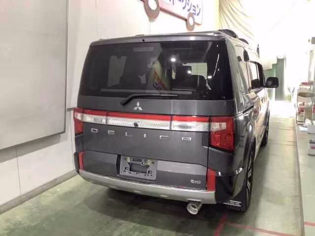 MITSUBISHI DELICA D:5