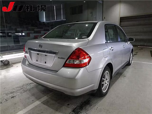 NISSAN TIIDA LATIO